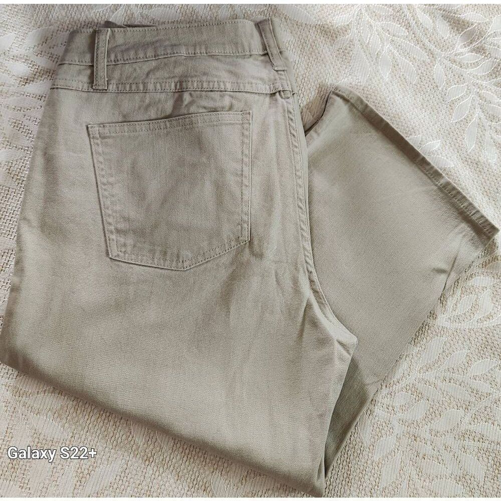 W2  Riders by Lee stone colored mid rise Capris